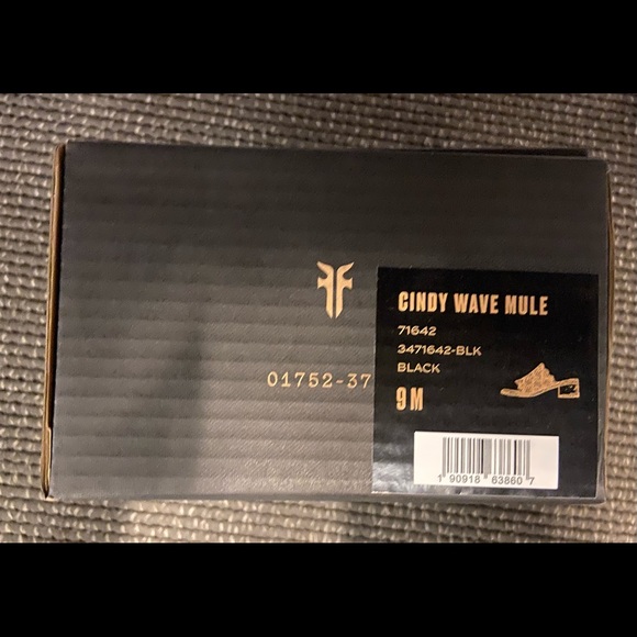 frye cindy wave mule